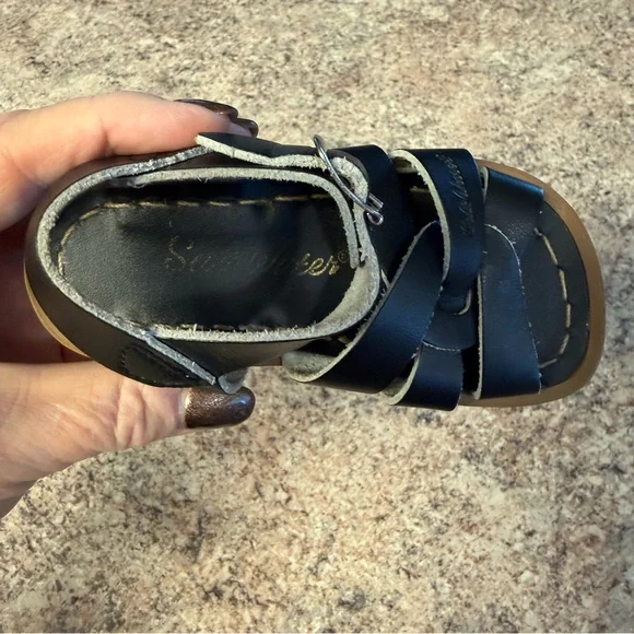The Salt Water Original Sandal by Hoy Shoes in Navy Toddler size 6 EUC - Picture 2 of 6